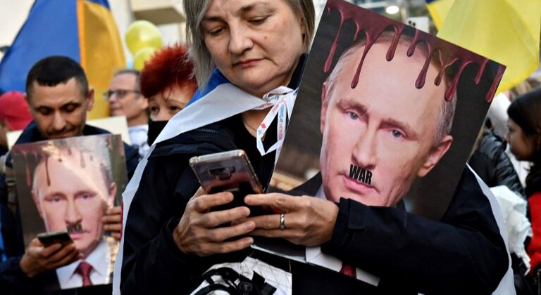 Rusia fascistă “salvează lumea de nazism” Rusia fascistă “salvează lumea de nazism”
