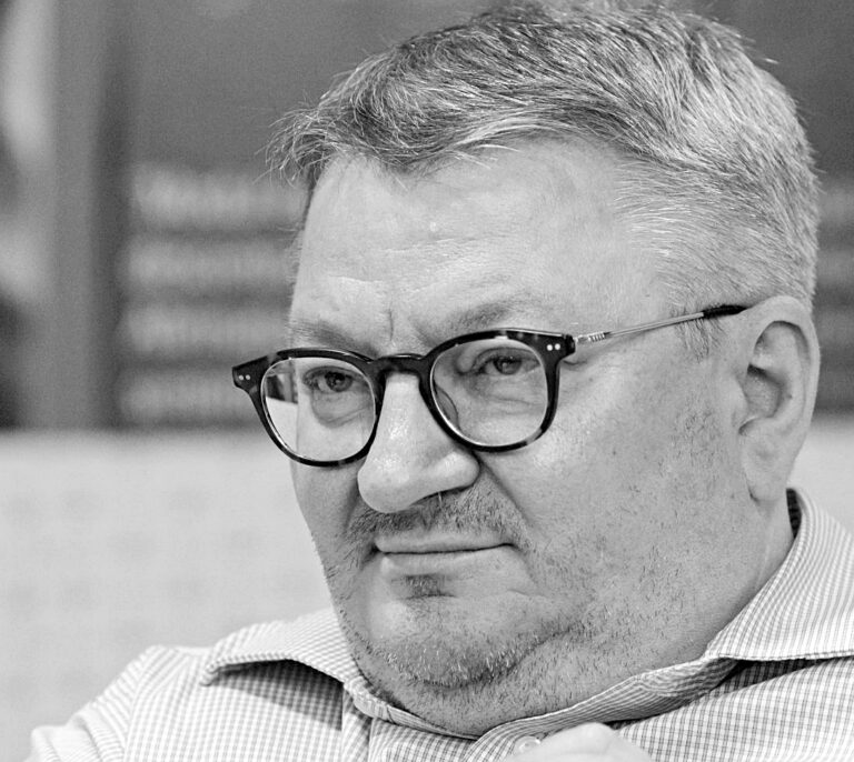 Un vot crucial, cât o revoluție. După 35 de ani,  România iese din paradigma tranziției pro- și anti-PSD. Interviu cu istoricul Armand Goșu