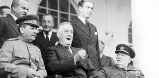 Putin îl privește pe Donald Trump cu același dispreț amuzat cu care Stalin se uita la Franklin Roosevelt. Costurile umane ale inepției