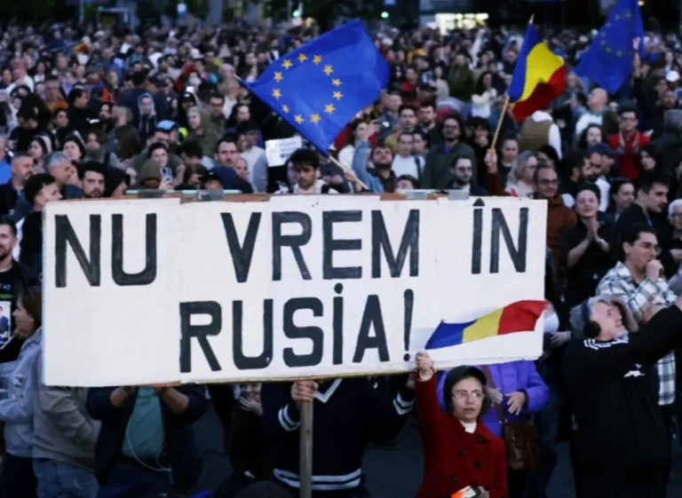 „Trezirea în conștiință” ca eliberare cognitivă cooptată: cum au ajuns deziluziile democratice din România un teren fertil pentru propaganda rusă „Trezirea în conștiință” ca eliberare cognitivă cooptată: cum au ajuns deziluziile democratice din România un teren fertil pentru propaganda rusă