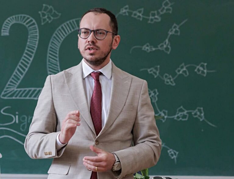 Învățământul sub asediu