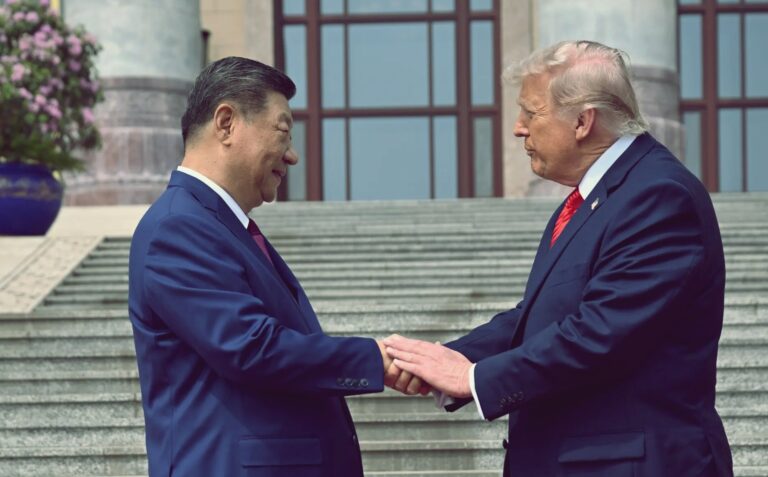 Xi și Trump au discutat cu „morcovul și securea” puse simultan pe masă. Sau despre cum negociază hegemonul cu marele său rival sistemic viitorul ordinii mondiale