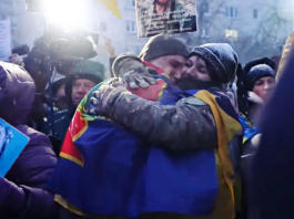 Când armele vor tăcea: Ucraina după război Soldati ucraineni intorcandu-se de pe front